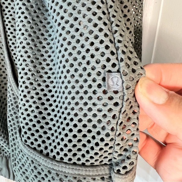 Lululemon Relaxed Fit Mesh Jacket Grey Sage / Size 6 - Picture 5 of 9